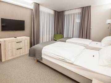 Фото номера Двухместный номер Делюкс с 2 отдельными кроватями Отель Kolumna Park Hotel г. Добронь 2